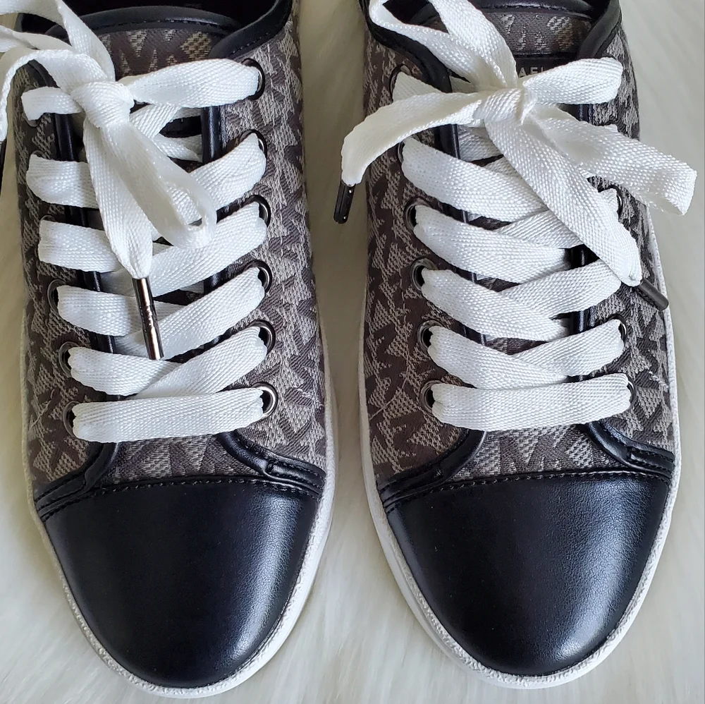 Michael Kors Sneaker Size 7 ♥️ - Picture 2 of 11